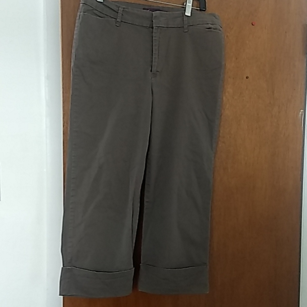 Brown capris